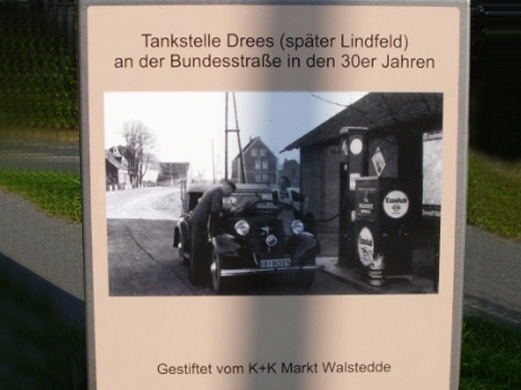 Tankstelle Drees (später Lindfeld) an der Bundesstrasse in den 30er-Jahren